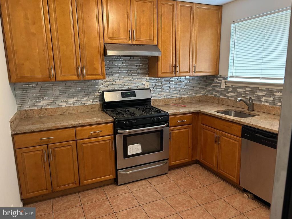 3319 6TH ST SE, Washington, DC 20032