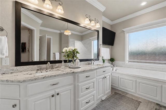 3111 Oak Tree Drive, Centerton, AR 72719