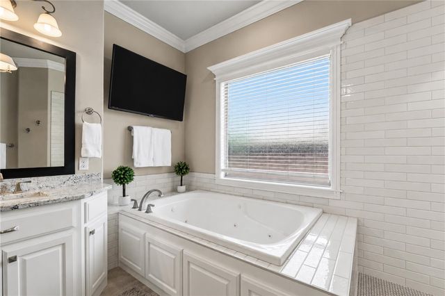 3111 Oak Tree Drive, Centerton, AR 72719