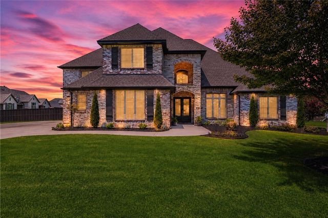3111 Oak Tree Drive, Centerton, AR 72719