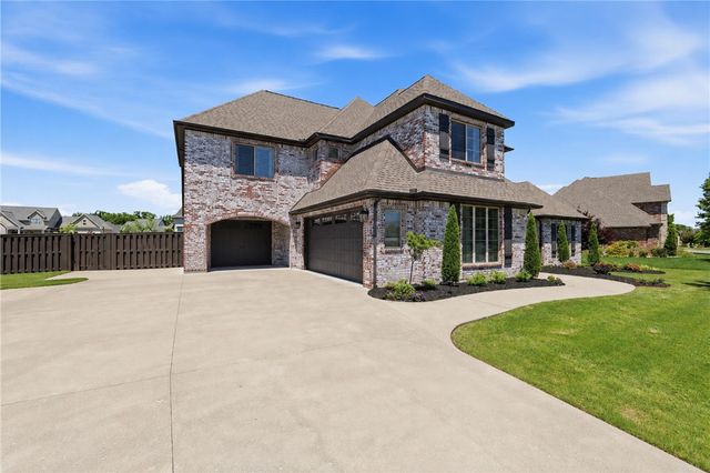 3111 Oak Tree Drive, Centerton, AR 72719