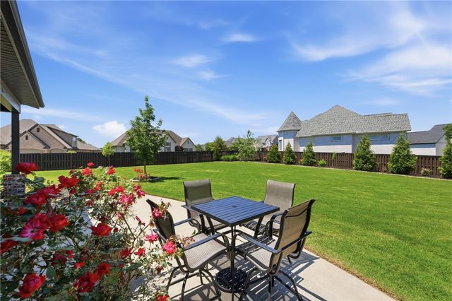 3111 Oak Tree Drive, Centerton, AR 72719
