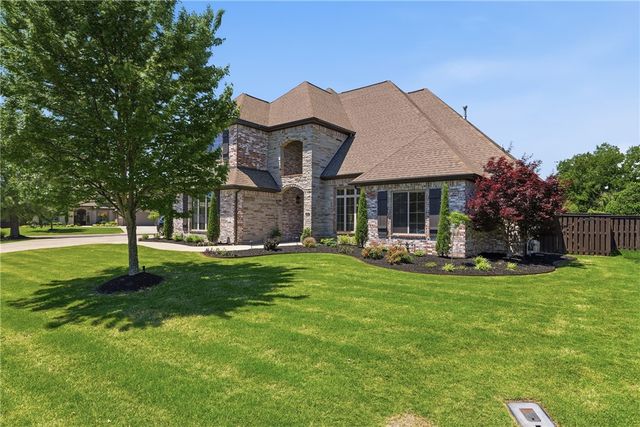 3111 Oak Tree Drive, Centerton, AR 72719