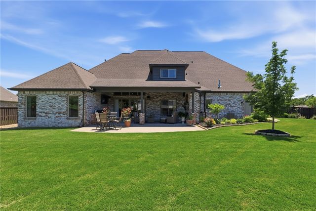 3111 Oak Tree Drive, Centerton, AR 72719