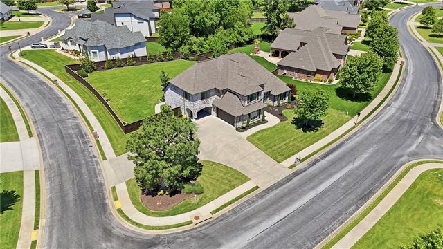 3111 Oak Tree Drive, Centerton, AR 72719