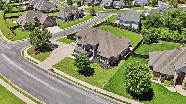 3111 Oak Tree Drive, Centerton, AR 72719