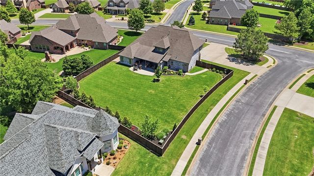 3111 Oak Tree Drive, Centerton, AR 72719