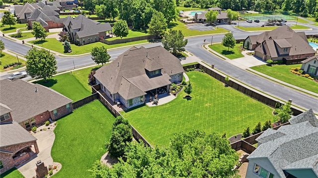 3111 Oak Tree Drive, Centerton, AR 72719