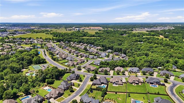3111 Oak Tree Drive, Centerton, AR 72719