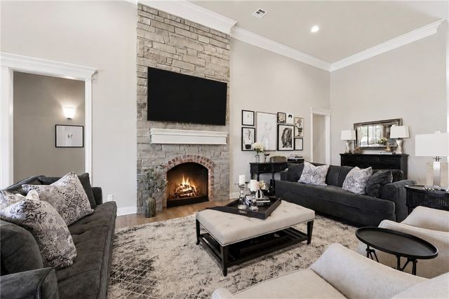 3111 Oak Tree Drive, Centerton, AR 72719