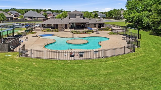 3111 Oak Tree Drive, Centerton, AR 72719
