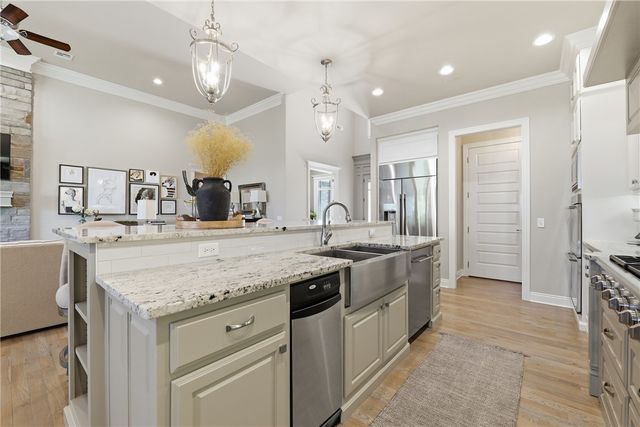 3111 Oak Tree Drive, Centerton, AR 72719