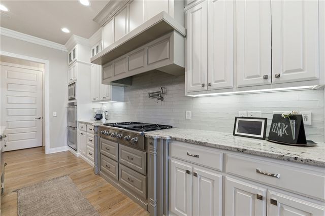 3111 Oak Tree Drive, Centerton, AR 72719