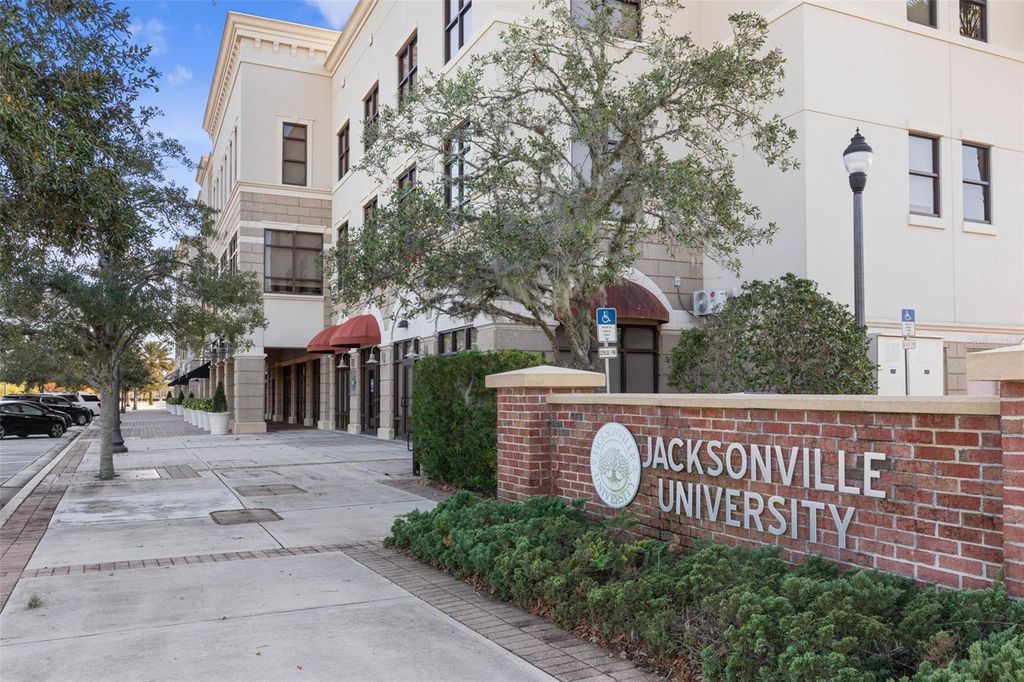 Image 20 of property listing at 21 TOWN COURT, Palm Coast, FL 32164