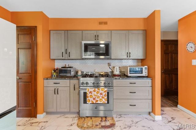 3403 Riverview Court, Godfrey, IL 62035