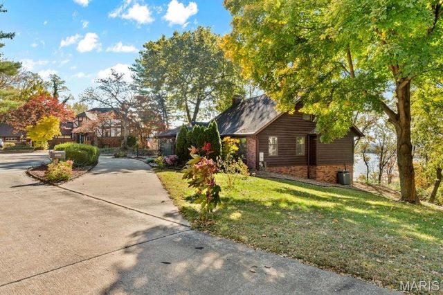 3403 Riverview Court, Godfrey, IL 62035