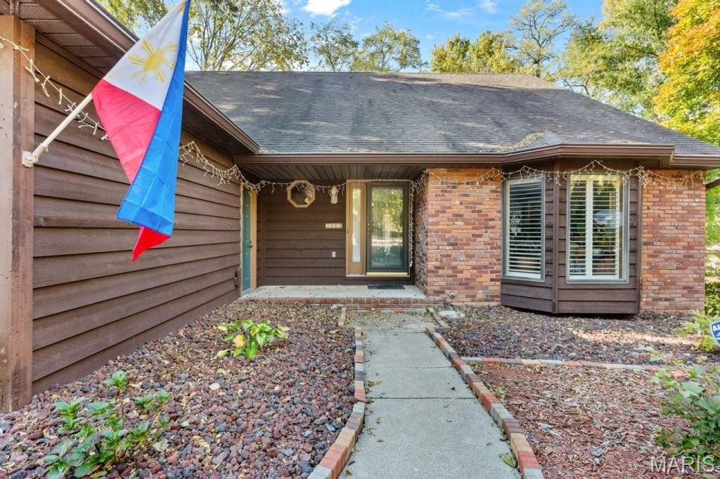 3403 Riverview Court, Godfrey, IL 62035