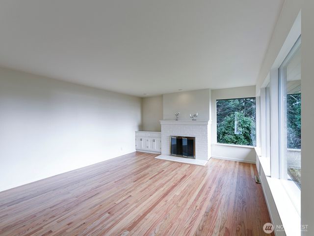 17020 16th Avenue SW, Normandy Park, WA 98166