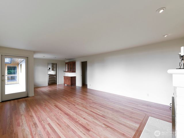 17020 16th Avenue SW, Normandy Park, WA 98166