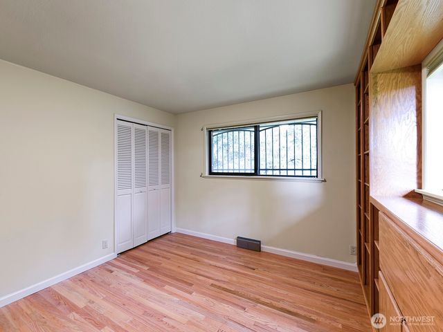 17020 16th Avenue SW, Normandy Park, WA 98166
