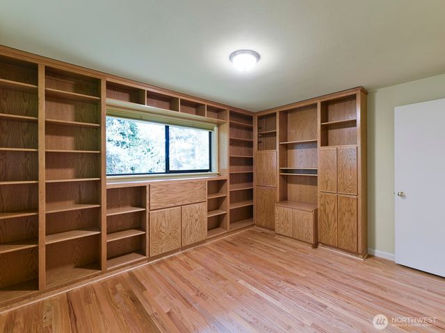 17020 16th Avenue SW, Normandy Park, WA 98166