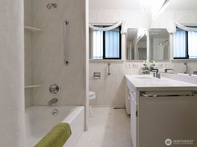 17020 16th Avenue SW, Normandy Park, WA 98166