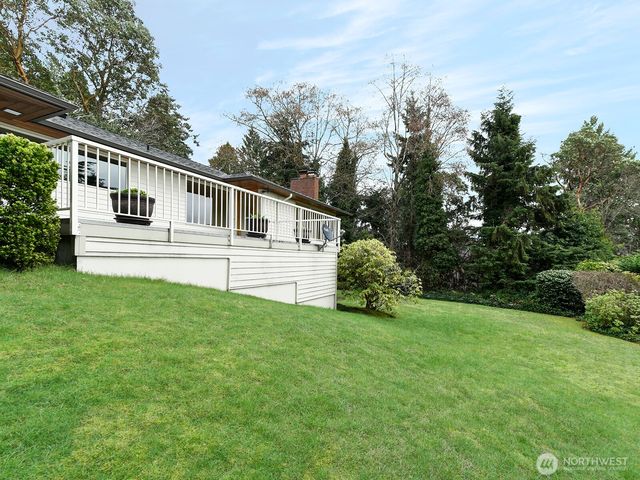 17020 16th Avenue SW, Normandy Park, WA 98166