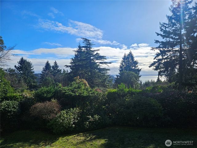 17020 16th Avenue SW, Normandy Park, WA 98166