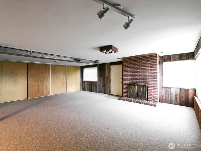 17020 16th Avenue SW, Normandy Park, WA 98166