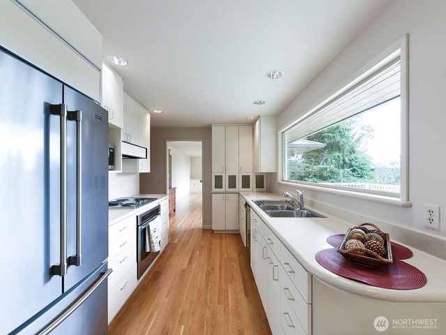 17020 16th Avenue SW, Normandy Park, WA 98166