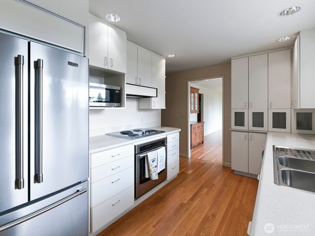 17020 16th Avenue SW, Normandy Park, WA 98166