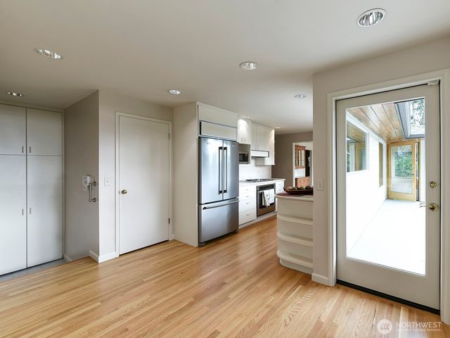 17020 16th Avenue SW, Normandy Park, WA 98166