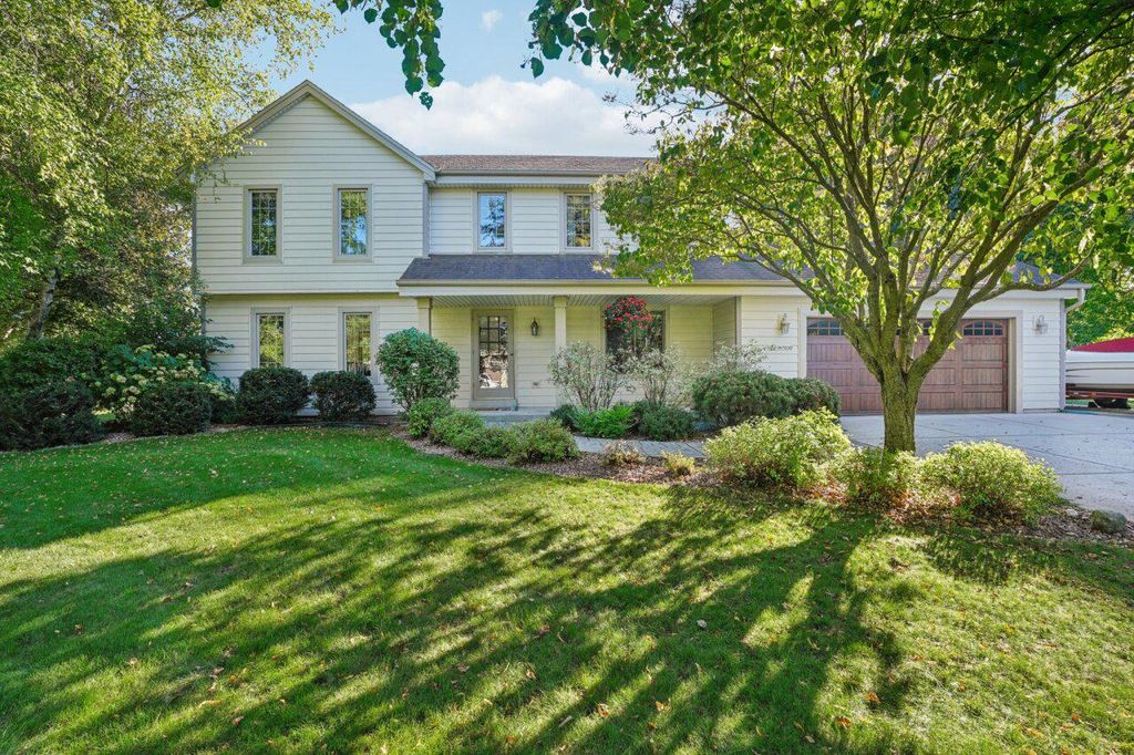 W281N7030 Huntington COURT, Hartland, WI 53029