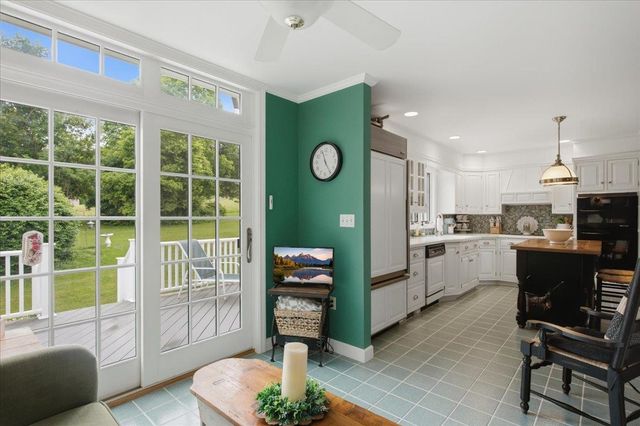 3287 Route 7, Pownal, VT 05261