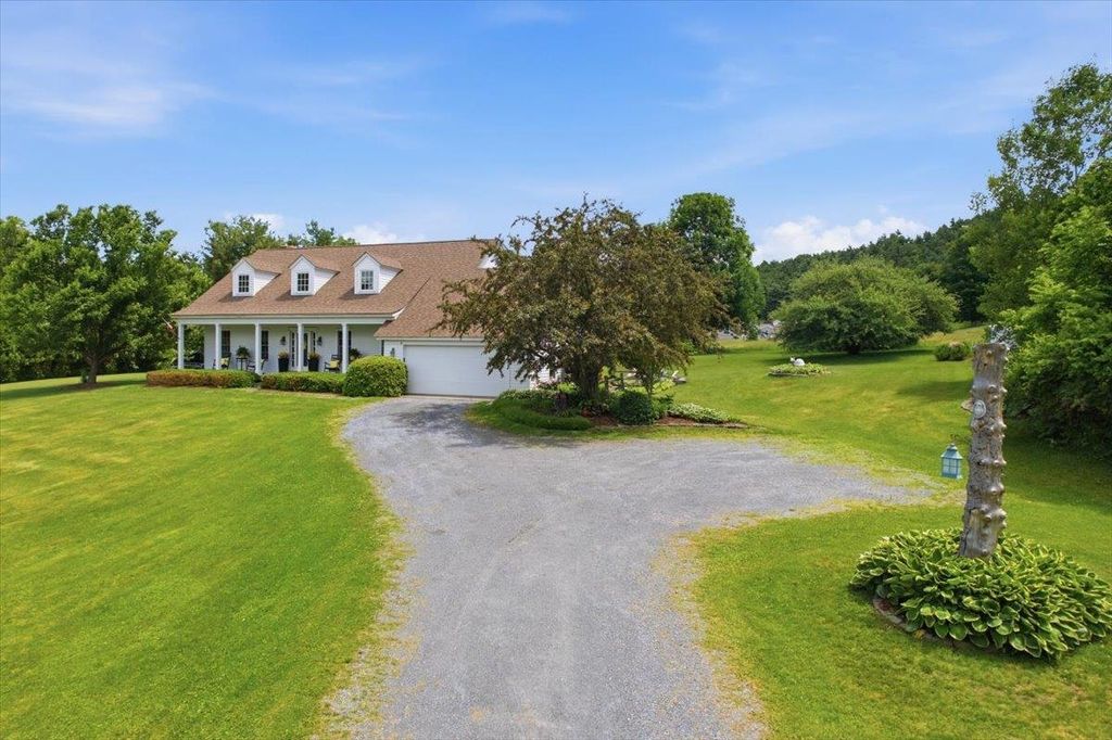3287 Route 7, Pownal, VT 05261