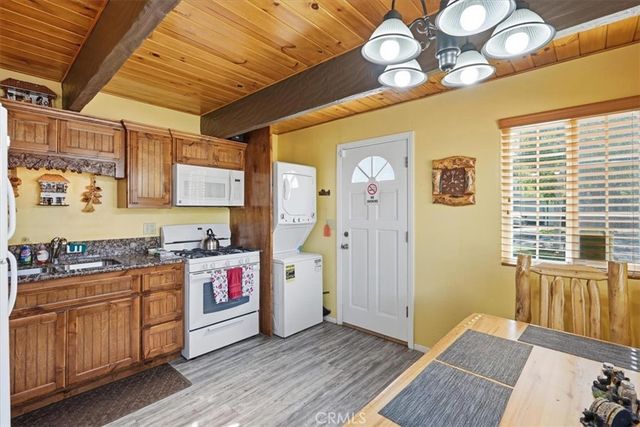 1081 Gold Mountain Drive, Big Bear City, CA 92314