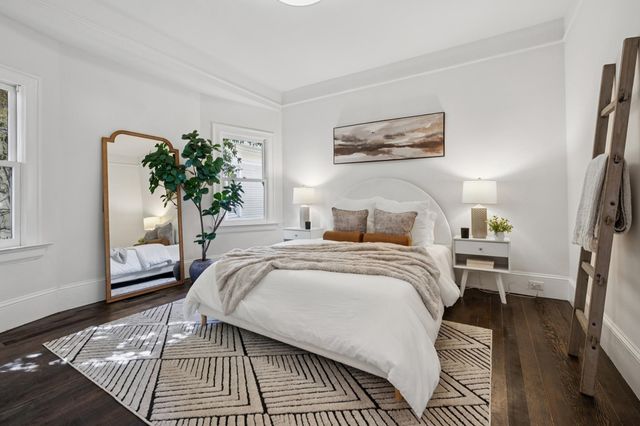 737 737 61st St, Oakland, CA 94609