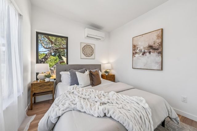 737 737 61st St, Oakland, CA 94609