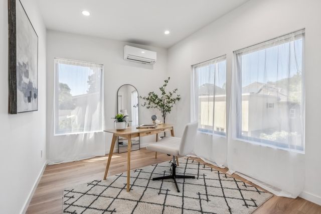 737 737 61st St, Oakland, CA 94609