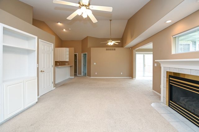 3860 Deer Valley Drive B, Marion, IA 52302