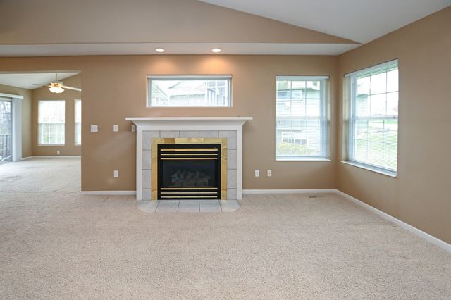 3860 Deer Valley Drive B, Marion, IA 52302