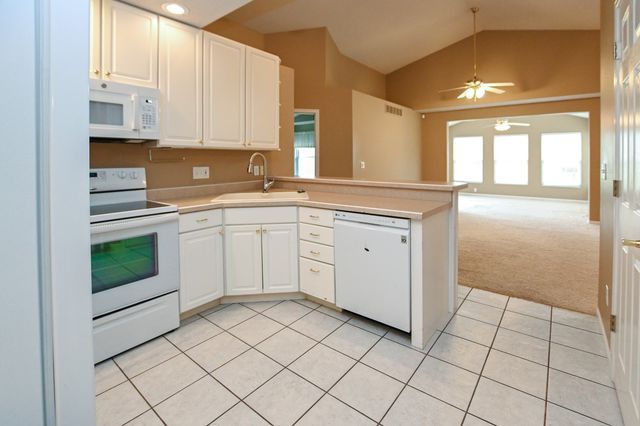 3860 Deer Valley Drive B, Marion, IA 52302