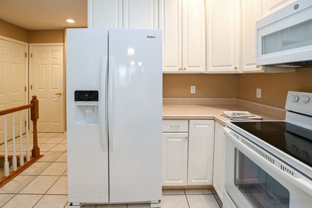 3860 Deer Valley Drive B, Marion, IA 52302