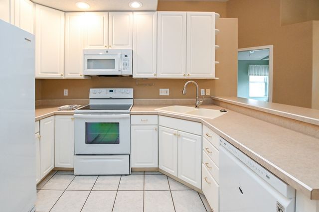 3860 Deer Valley Drive B, Marion, IA 52302