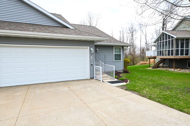 3860 Deer Valley Drive B, Marion, IA 52302