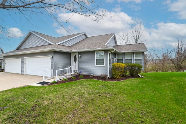3860 Deer Valley Drive B, Marion, IA 52302