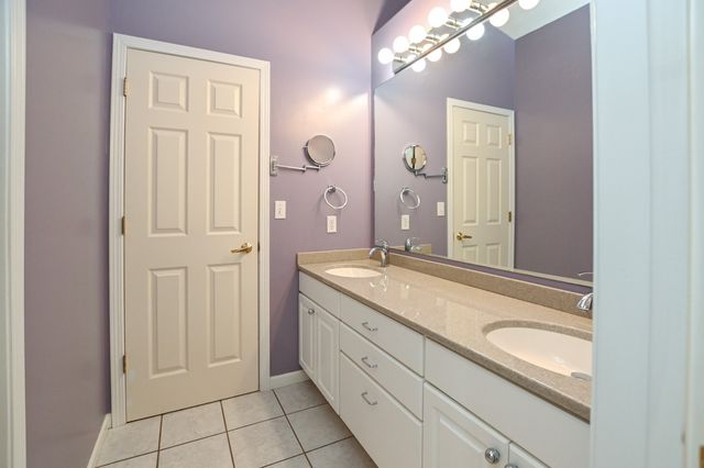 3860 Deer Valley Drive B, Marion, IA 52302
