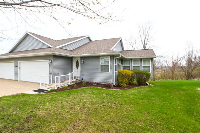 3860 Deer Valley Drive B, Marion, IA 52302