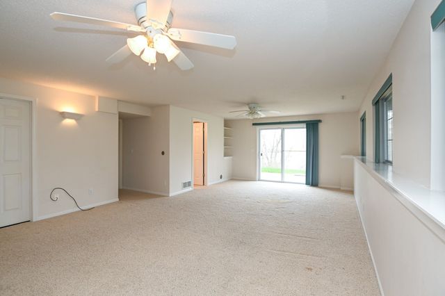 3860 Deer Valley Drive B, Marion, IA 52302
