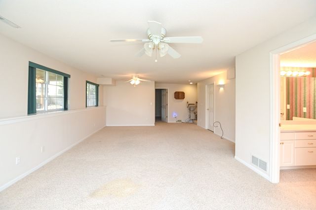 3860 Deer Valley Drive B, Marion, IA 52302